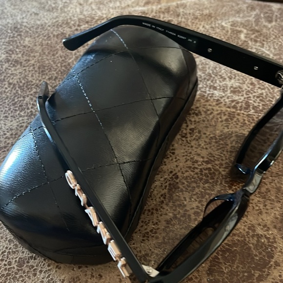 Chanel black sunglasses, authentic , worn once, I need prescription sunglasses, - Picture 4 of 7